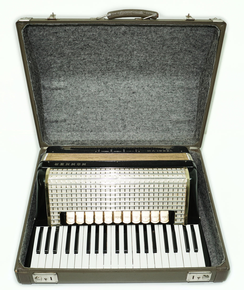 Full Size Horch DeLuxe Accordion 120 Bass, Original Concert Piano Accordion, made in Germany, New Straps and Soft Bag for Gift, 2720