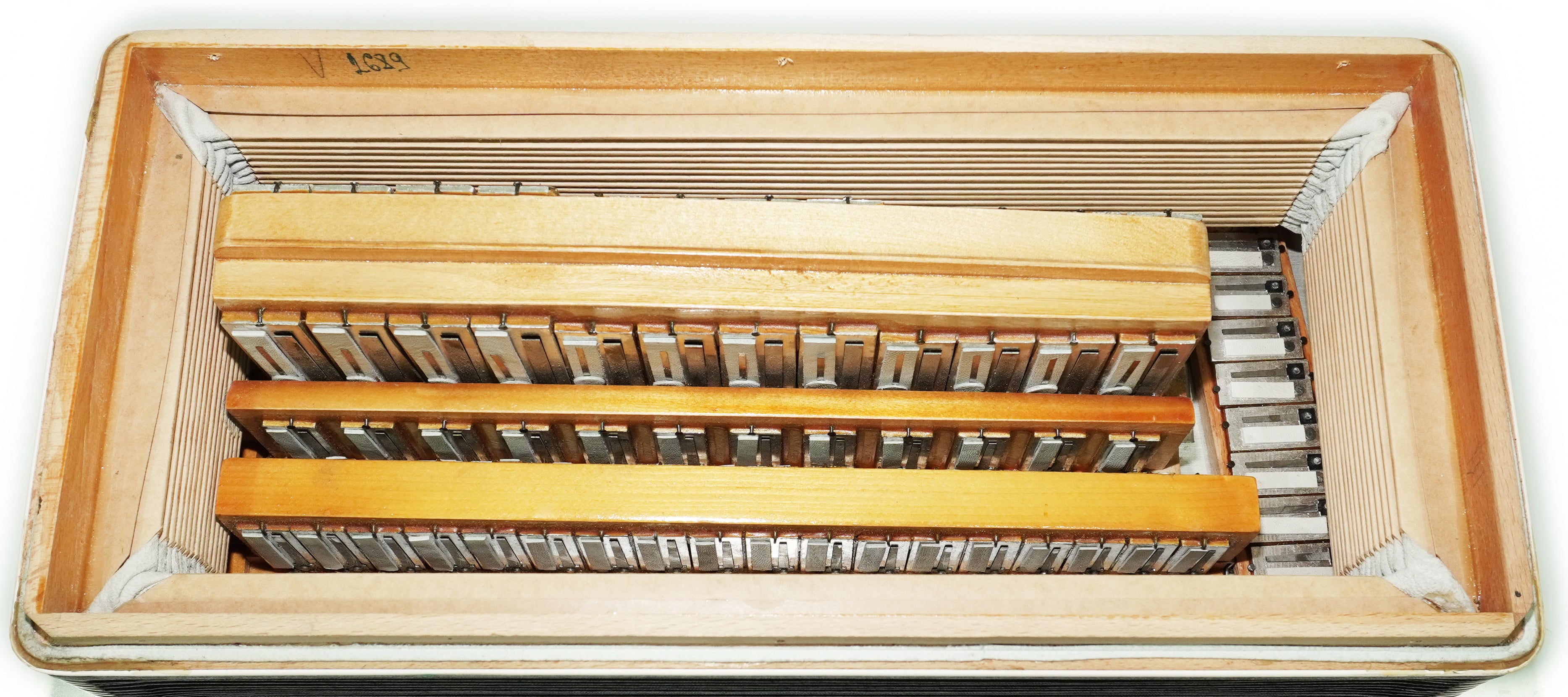 Converter Bayan Rubin 5 Free Bass and Stradella, 120 Bass Button Accordion, Vintage Russian Bayan Accordion, with Straps and Case, 2741