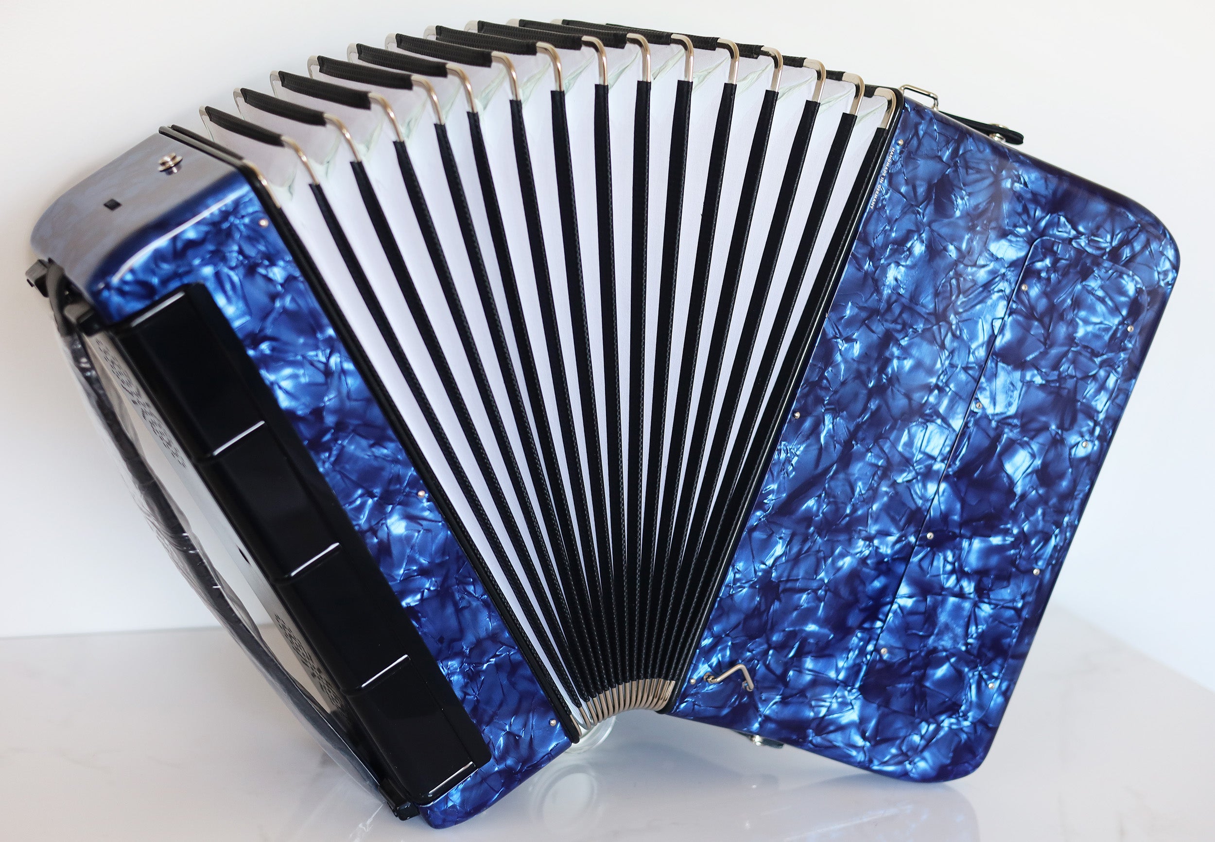 NEW Weltmeister Romance 703 5 Rows Chromatic Button Accordion, made in Germany, 96 Bass buttons, B-Gripp, Blue Pearl, incl. Straps and Case, Item Location USA