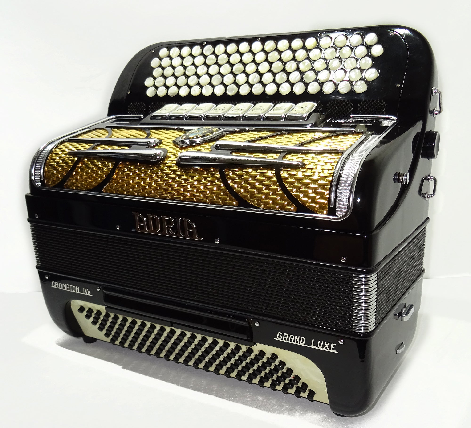Adria Cromaton IV B Grand Luxe 5 Row Button Accordion 120 Bass, made in Italy, C Griff, Double Cassotto, 2536, includes Straps and Case, Amazing sound!