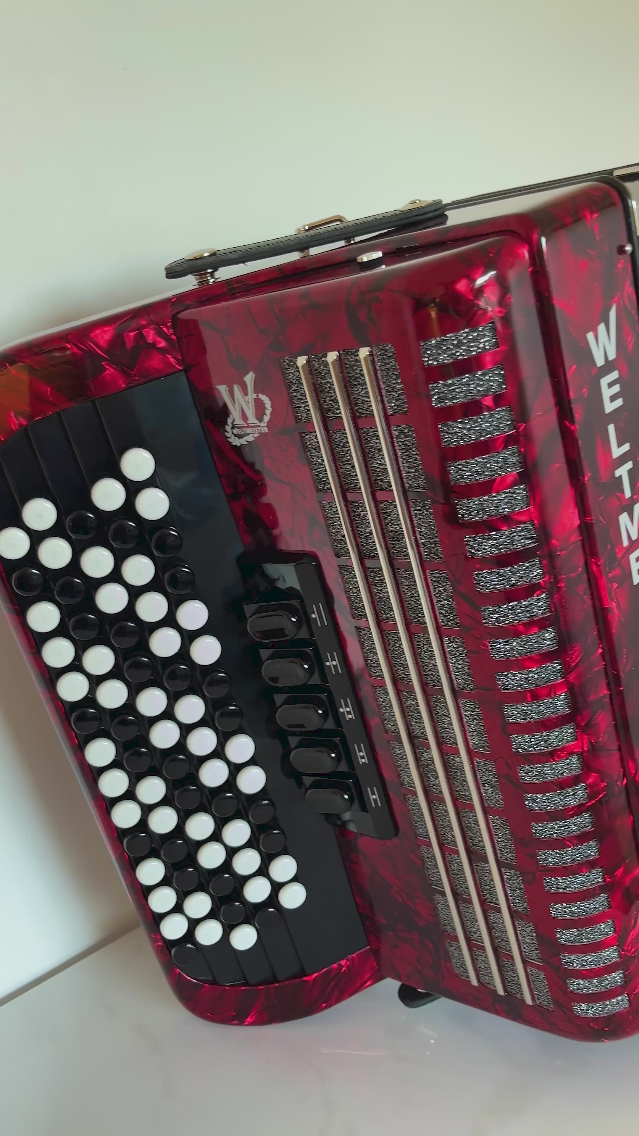 NEW Weltmeister Romance 703 5 Rows Chromatic Button Accordion, made in Germany, 96 Bass buttons, B-Gripp, Red Pearl, incl. Straps and Case, Item Location USA