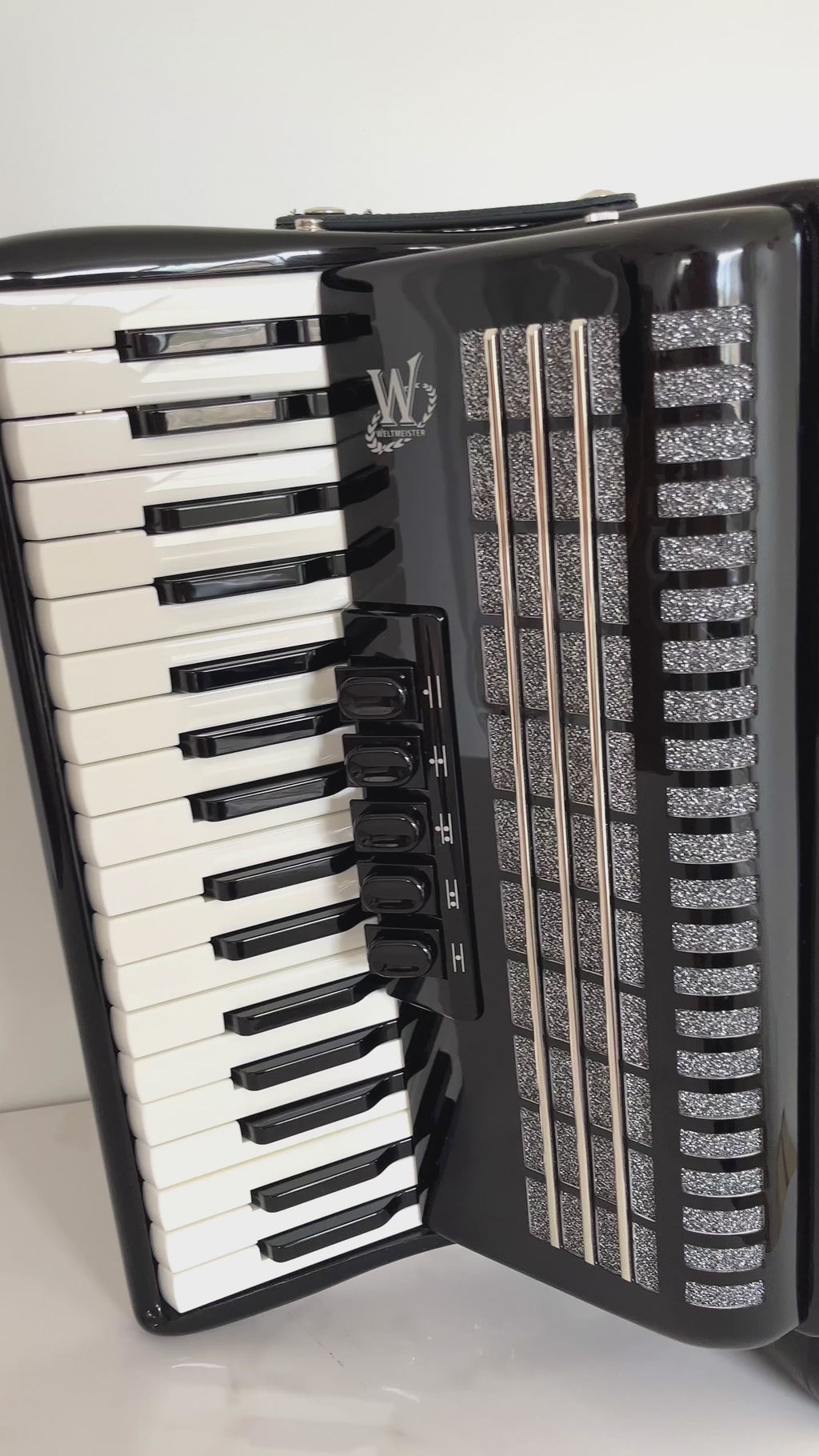 NEW Weltmeister Achat 80 Piano Accordion made in Germany, 80 Bass buttons, Original New Straps and Case, Keyboard Accordian, Black