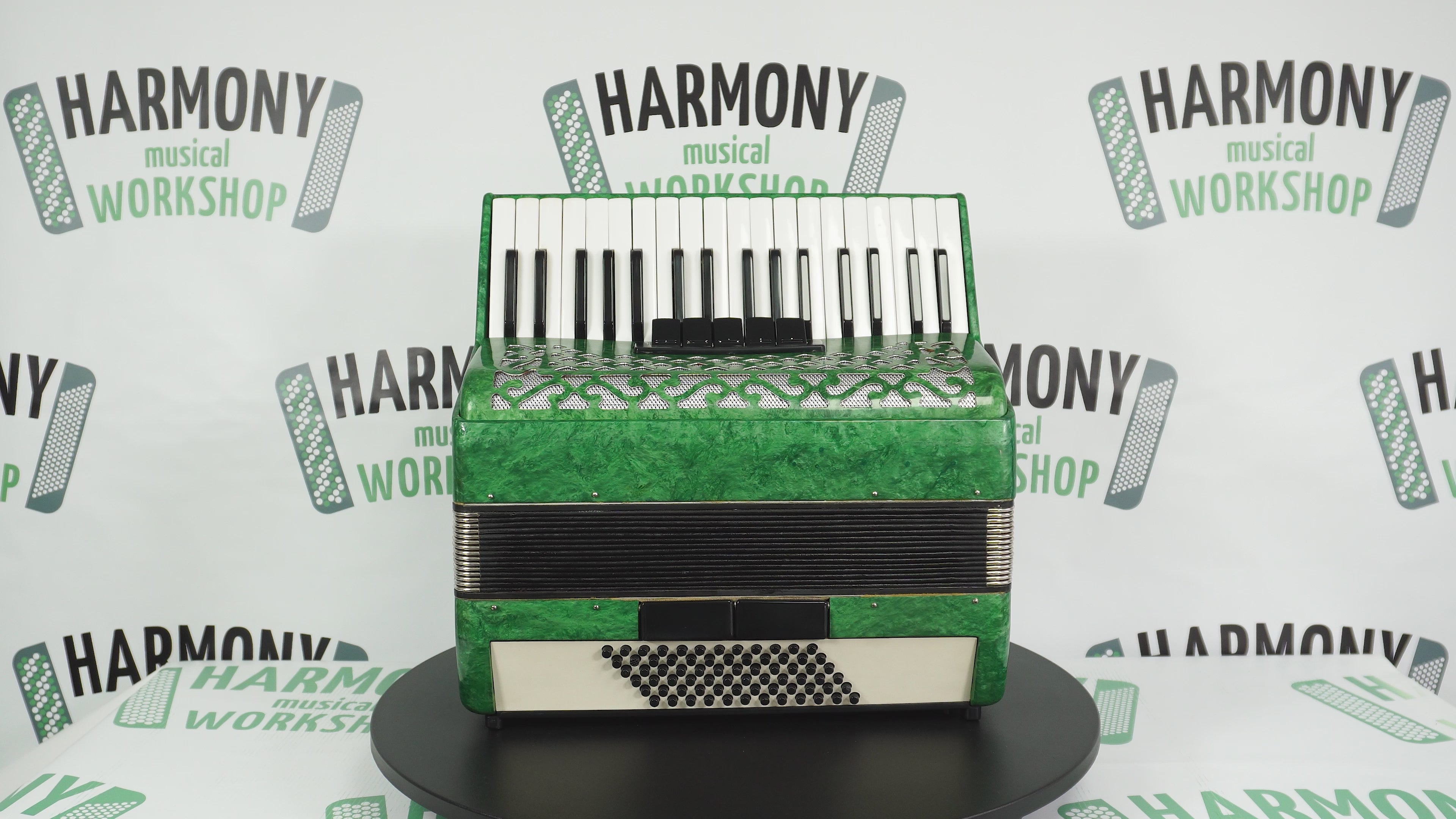 Russian Accordion 72 Bass Buttons, Original Keyboard Piano Accordian Musical Instrument, New Straps, Wonderful sound, Harmonica in Tune, 2551