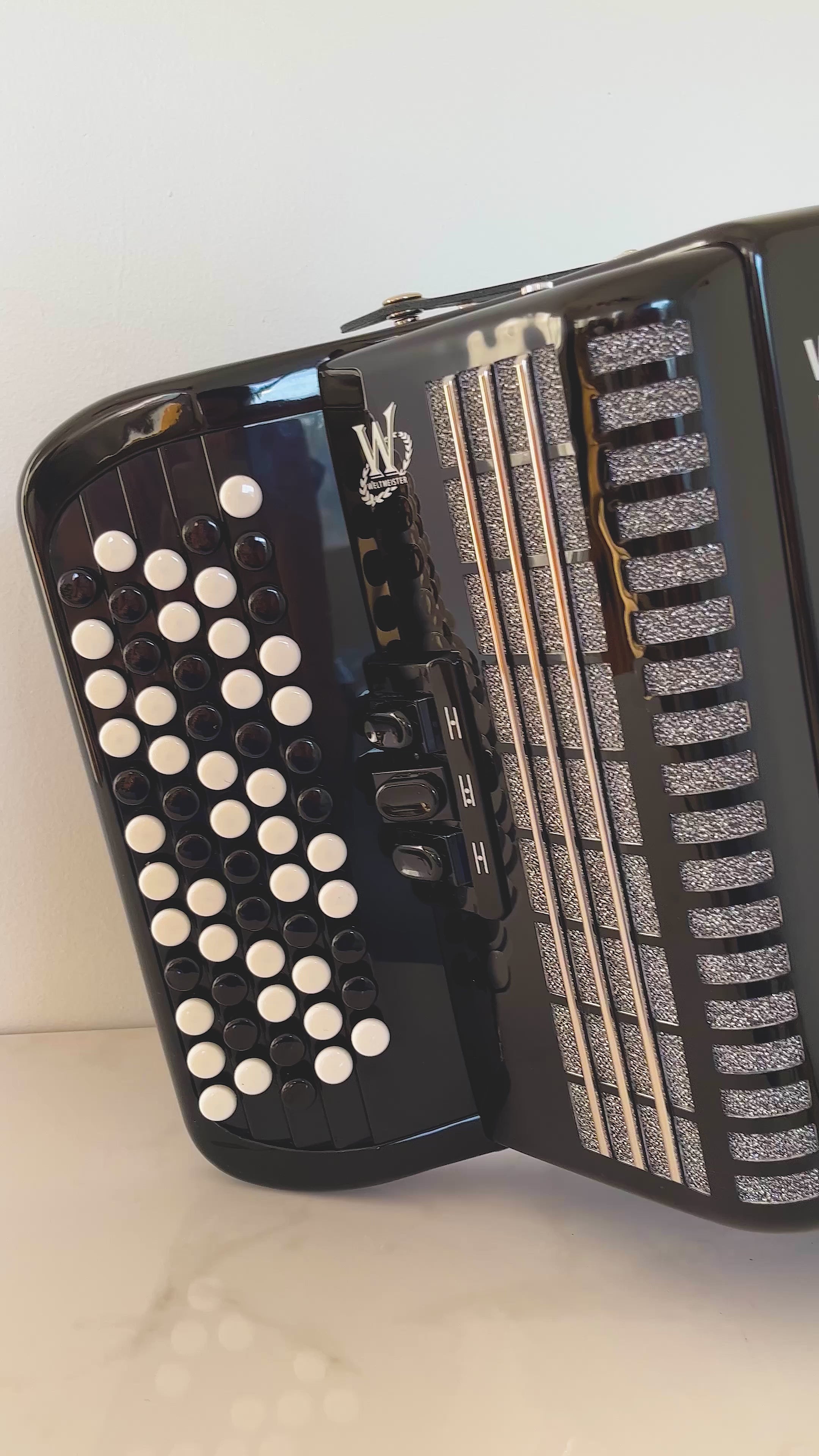 NEW Weltmeister Romance 602 Button Accordion, made in Germany, 72 Bass buttons, Lightweight Accordion B-Gripp, Black, Straps and Case, Item Location USA