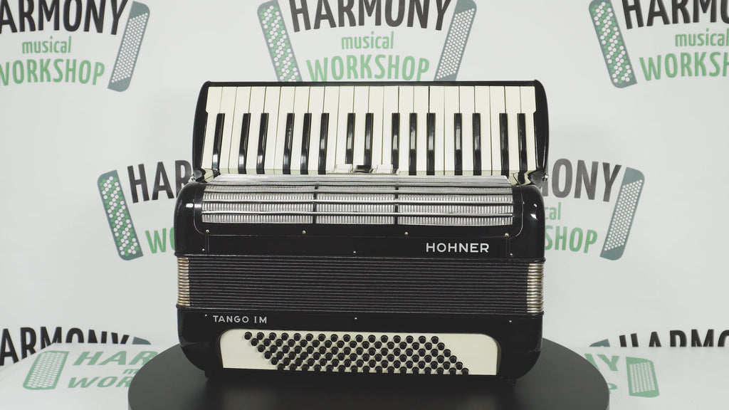 Hohner Tango IM Vintage-Pianoakkordeon, 96 Bässe, hergestellt in Deutschland, leichtgewichtiges Original-Tastaturakkordeon, mit neuen Gurten, 2662
