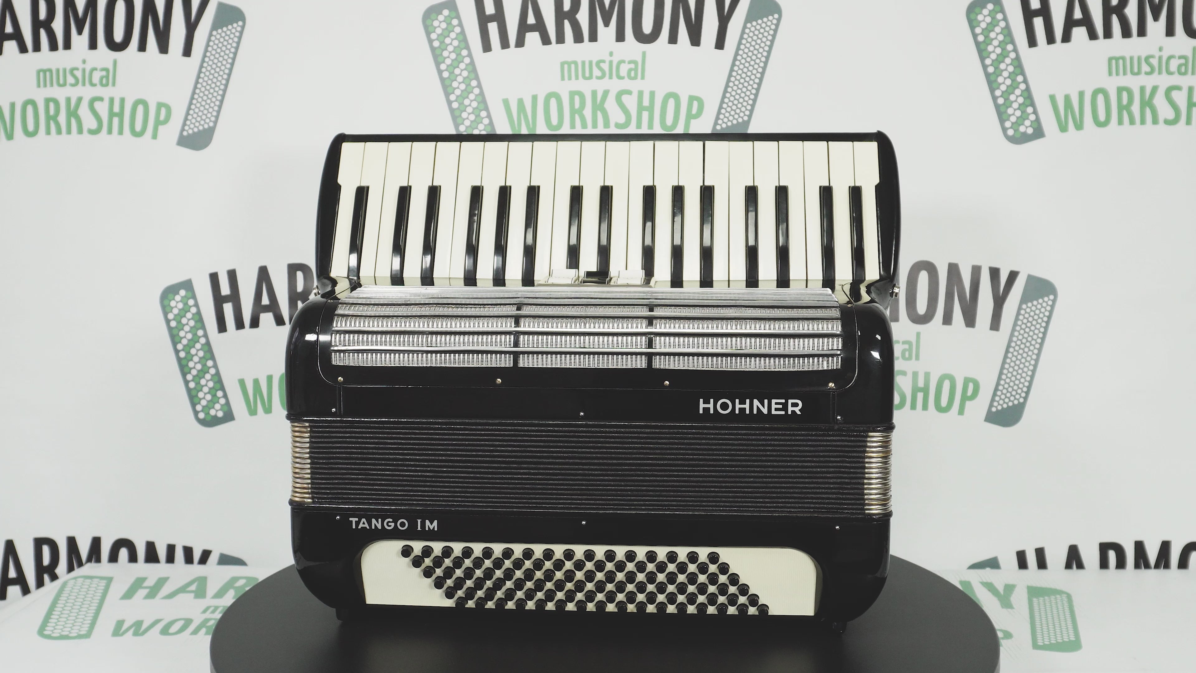 Hohner Tango IM Vintage-Pianoakkordeon, 96 Bässe, hergestellt in Deutschland, leichtgewichtiges Original-Tastaturakkordeon, mit neuen Gurten, 2662