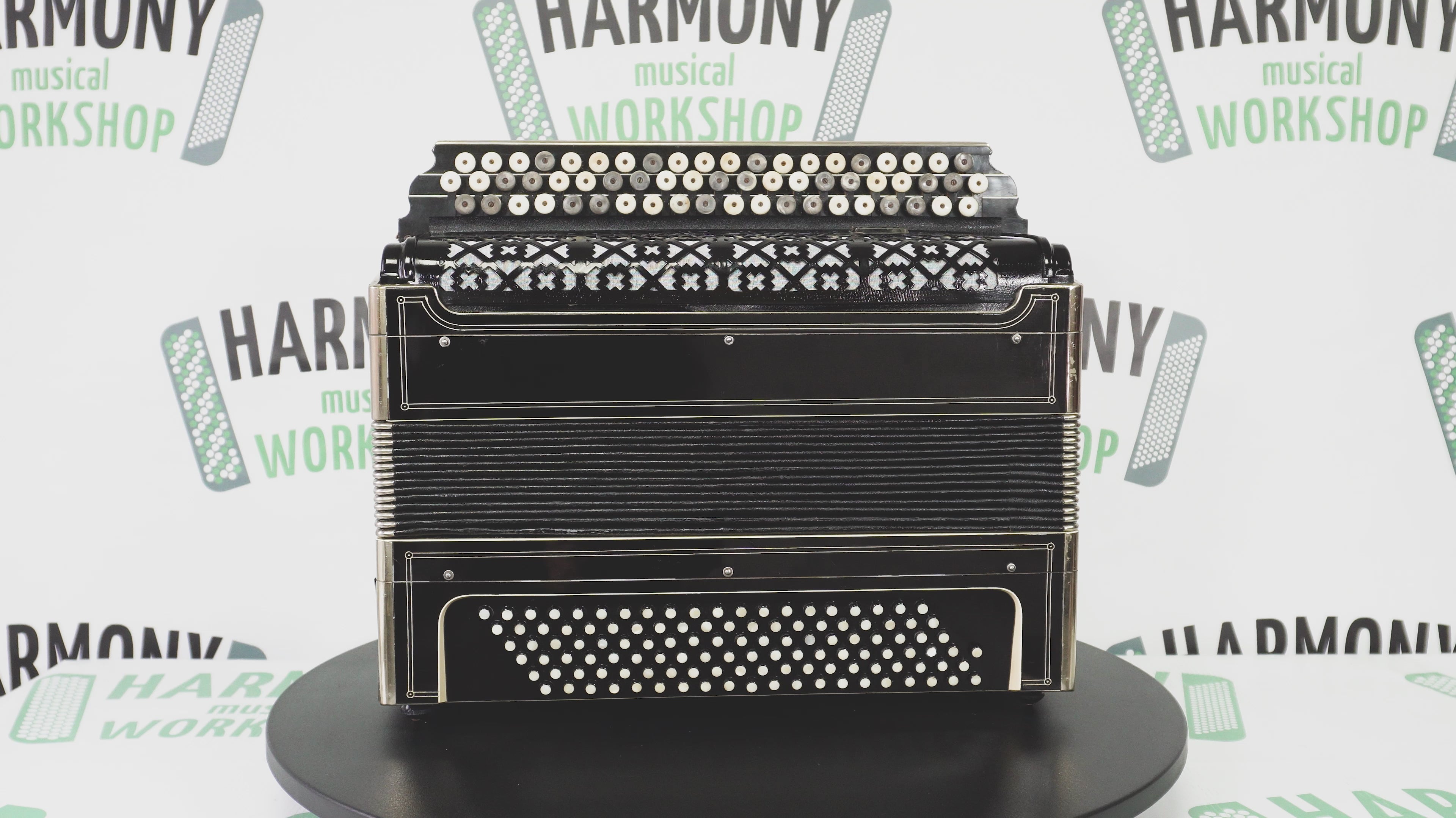 Great Vintage Bayan Button Accordion Solid Reeds Copper Voices 2212, New Straps, Amazing Professional Musical Instrument, Charismatic Sound!