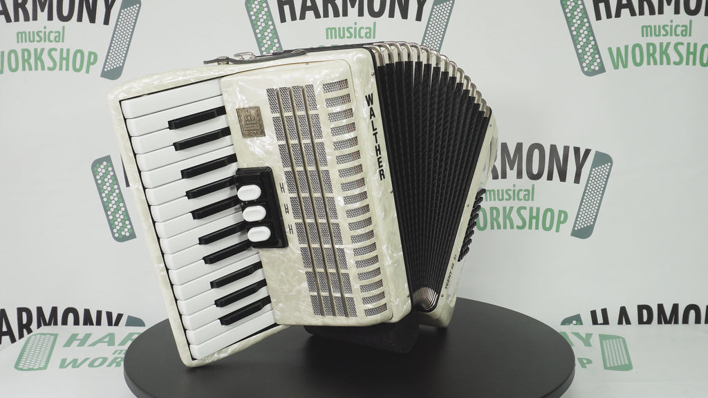 Close to New! Walther Teeny 48 Bass Lightweight Piano Accordion, German Akkordeon for Beginners Children Kids, Straps, Hard Case, 2697