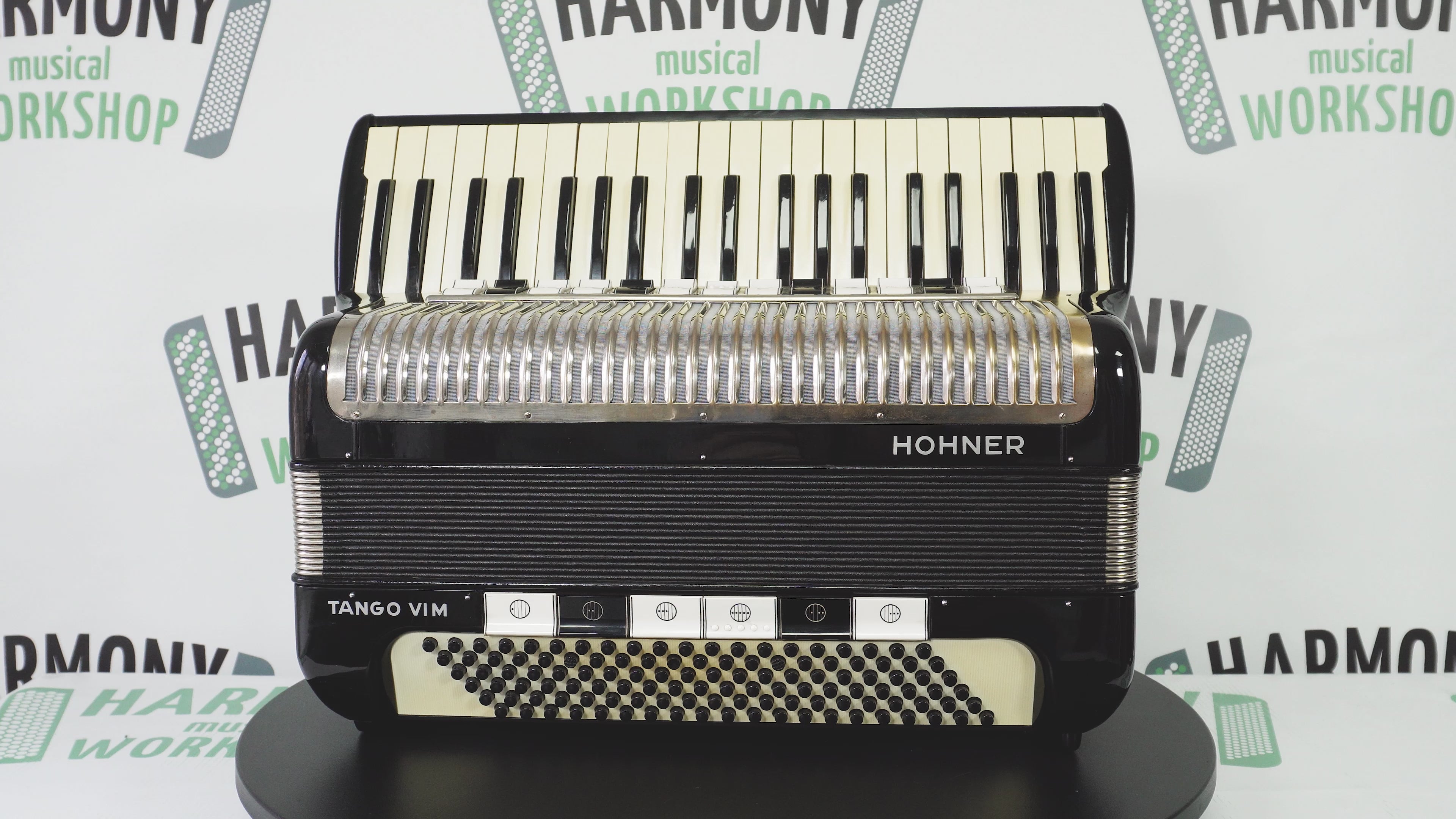 Hohner Tango VIM Accordion 120 Bass, made in Germany, Vintage Piano Accordion, incl. New Straps and Soft Case, 2694