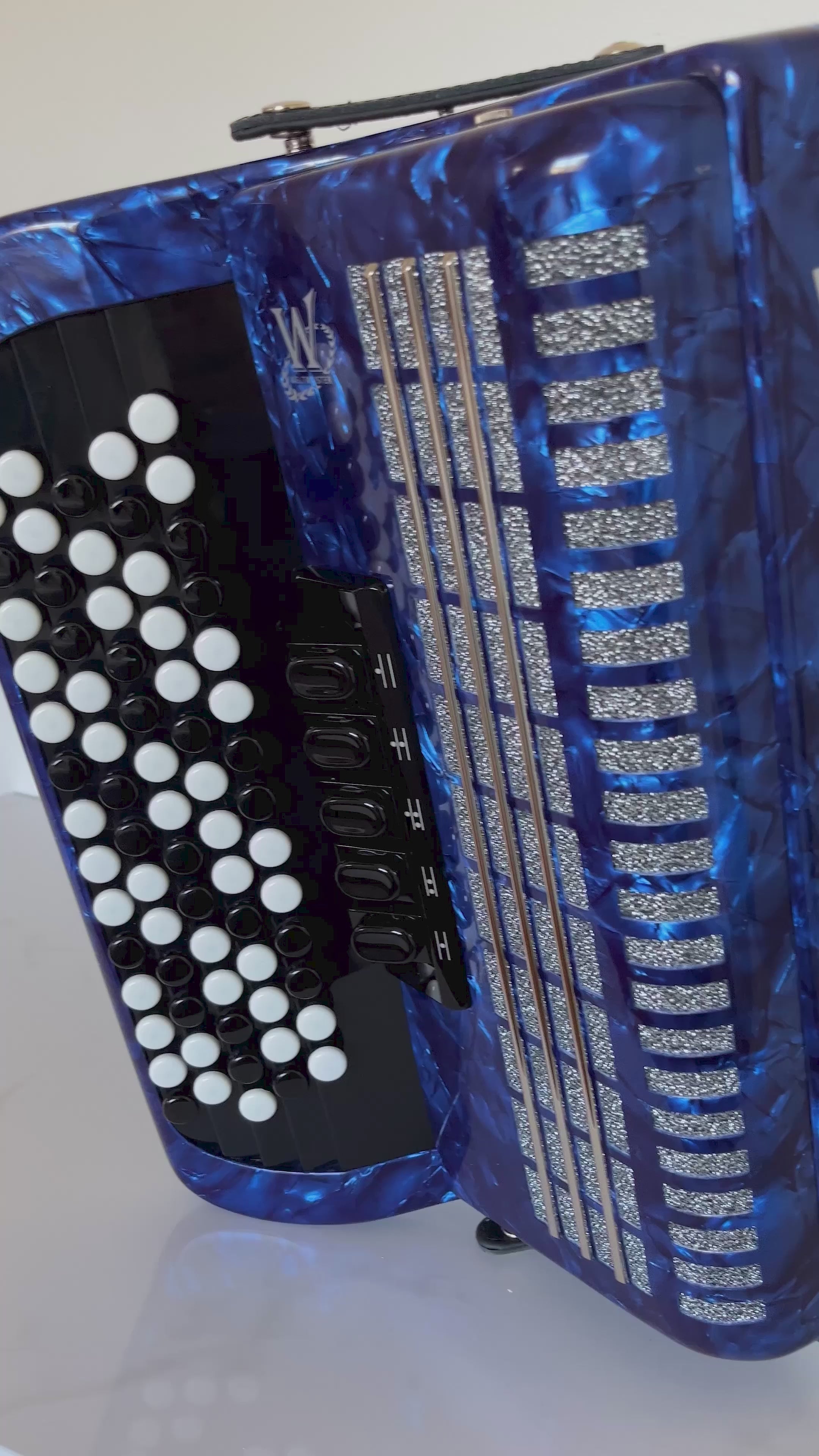 NEW Weltmeister Romance 703 5 Rows Chromatic Button Accordion, made in Germany, 96 Bass buttons, B-Gripp, Blue Pearl, incl. Straps and Case, Item Location USA