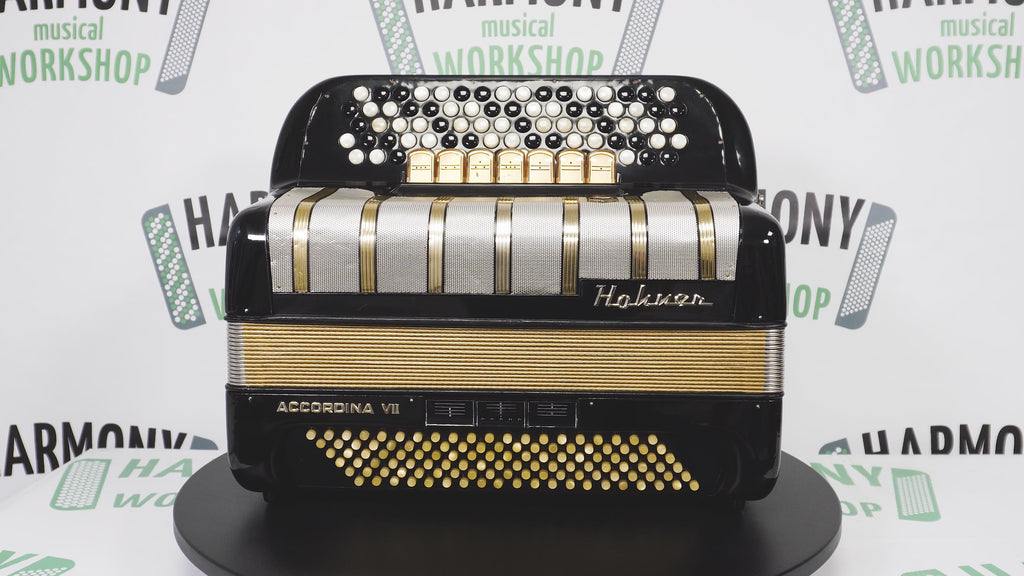 Vintage Hohner Accordina VII C Griff Knopfakkordeon 120 Bässe, hergestellt in Deutschland, mit neuen Riemen, Original Accordeon de Botones, 2671
