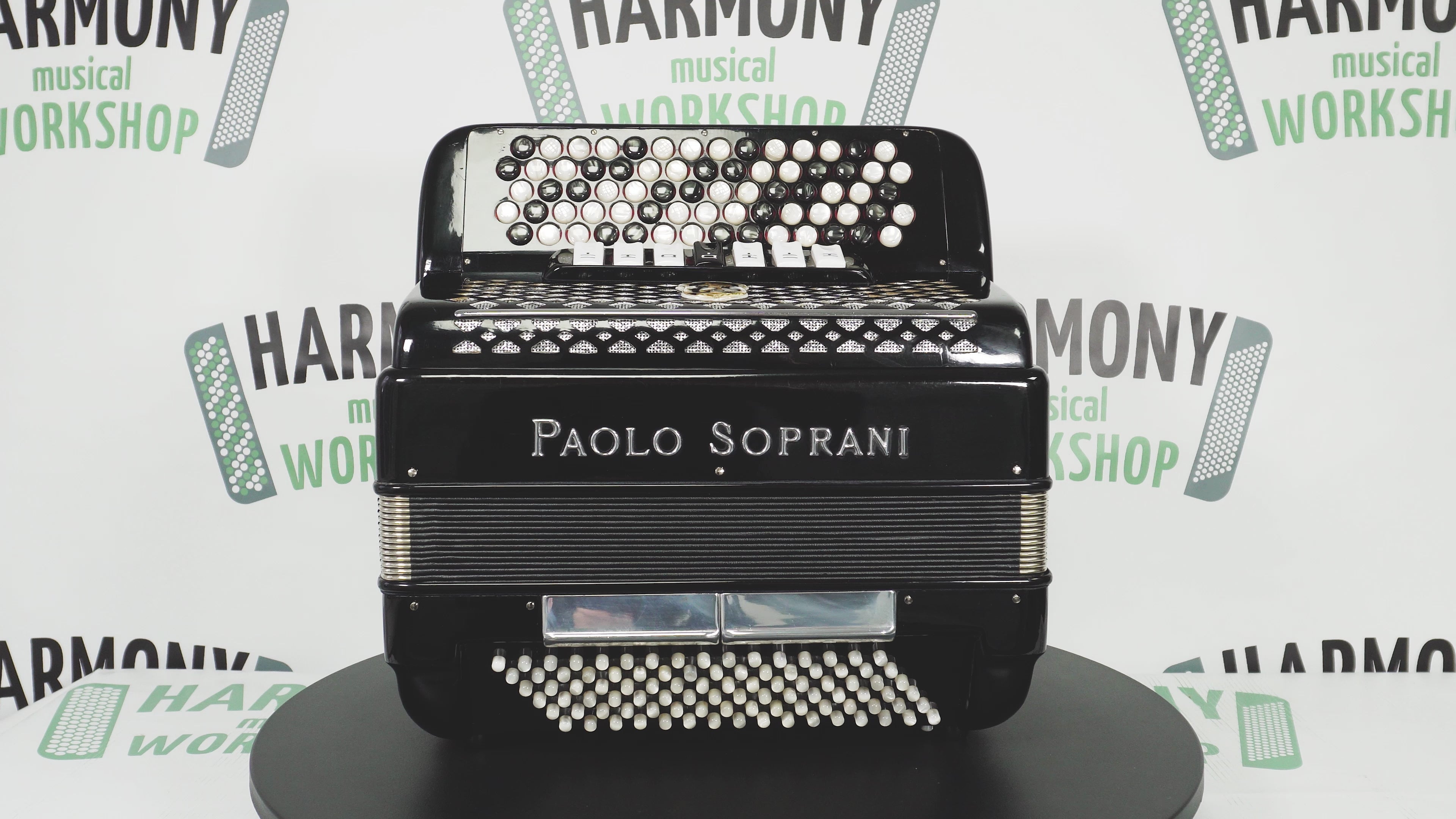 Paolo Soprani 5 Rows Button Accordion 96 Bass made in Italy, B Griff Accordeone de Botones, Original Straps and Hard Case, 2660