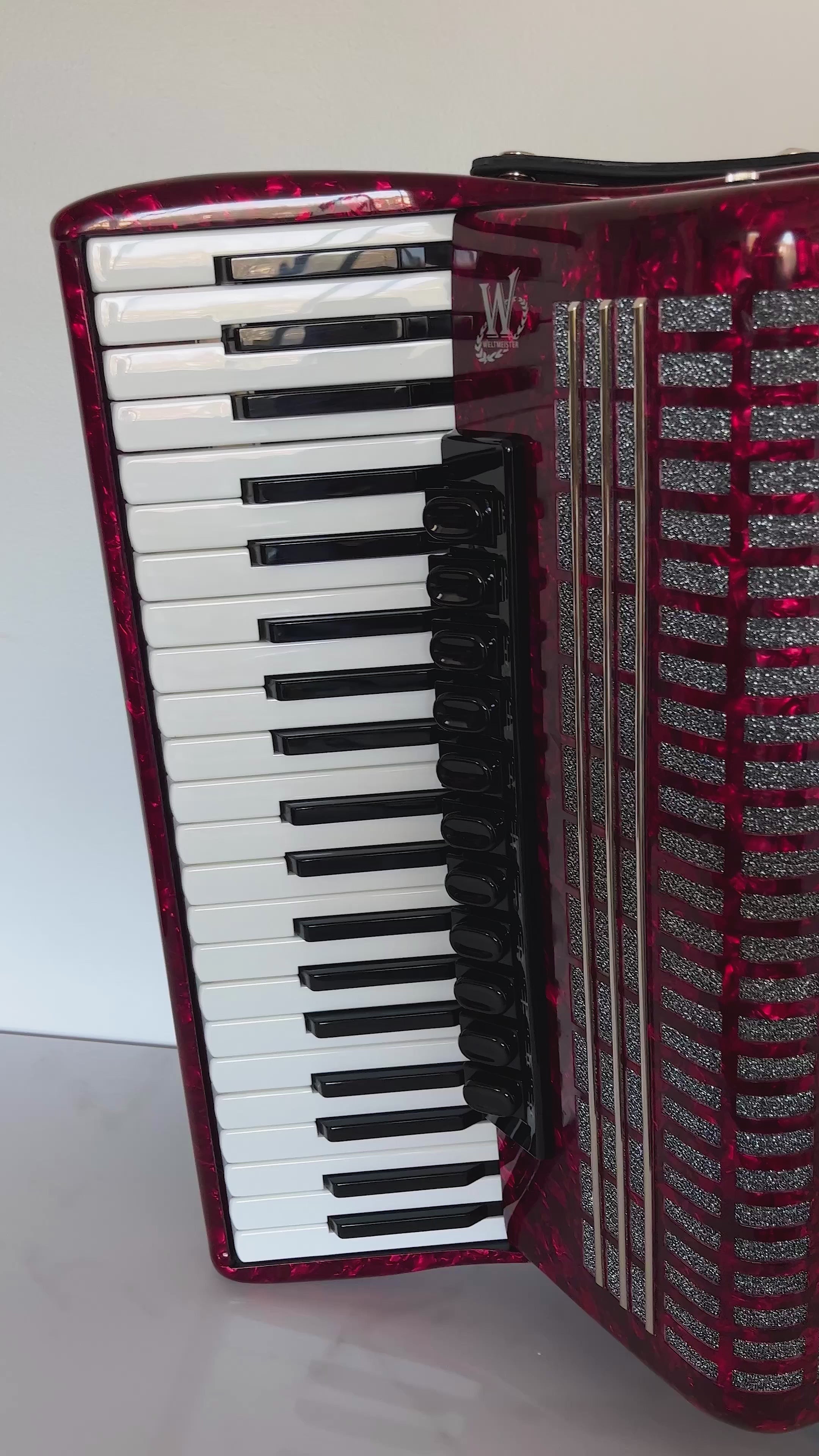 NEW Weltmeister Saphir Red Pearl Piano Accordion, made in Germany, 120 Bass buttons, Full-size Keyboard Accordian, incl. Straps and Case, Item Location USA