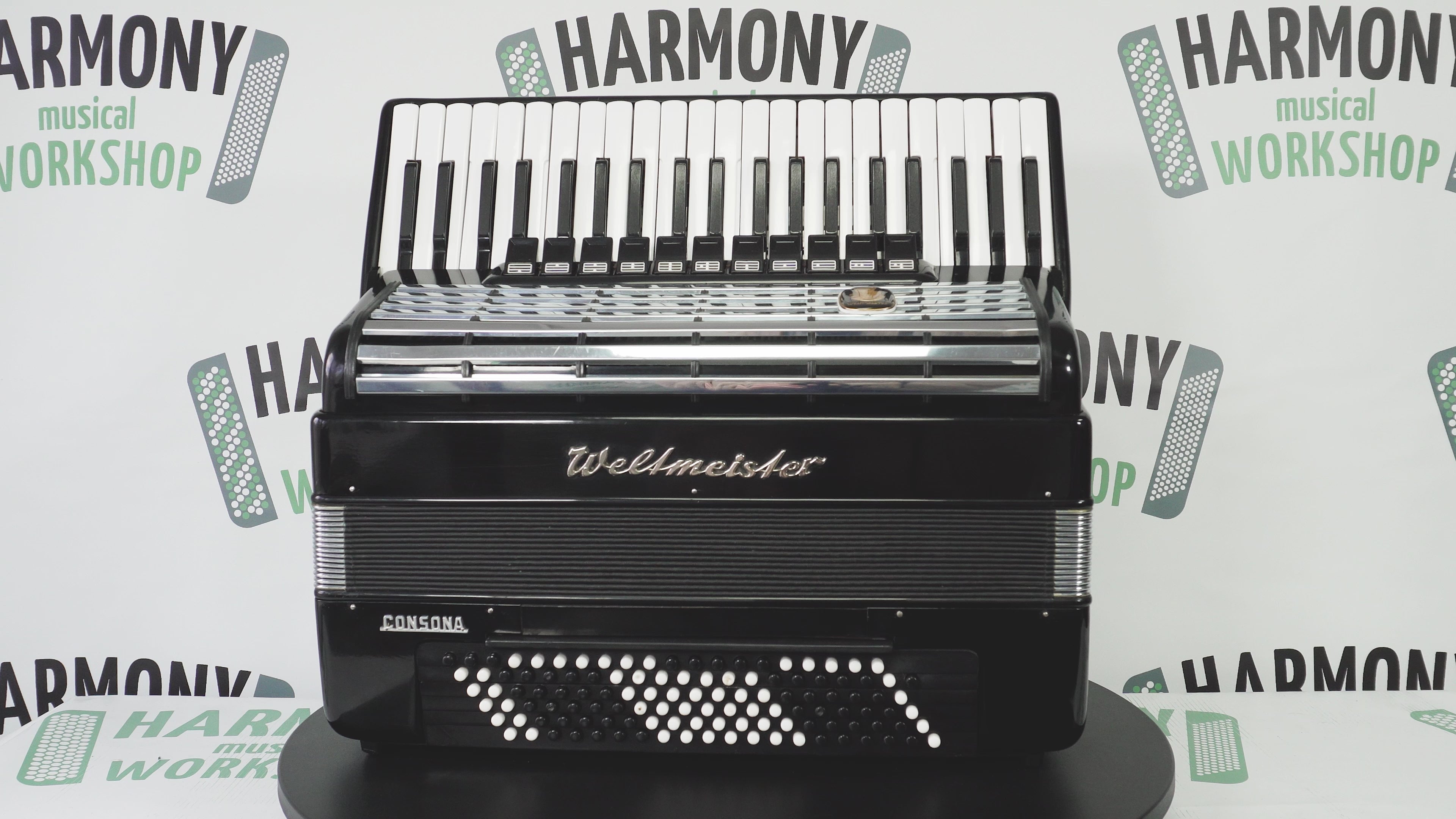 Weltmeister Consona Cassotto Piano Accordion with Converter Free Bass and Stradella, New Straps and Soft Case, 2119, Great Professional Accordion