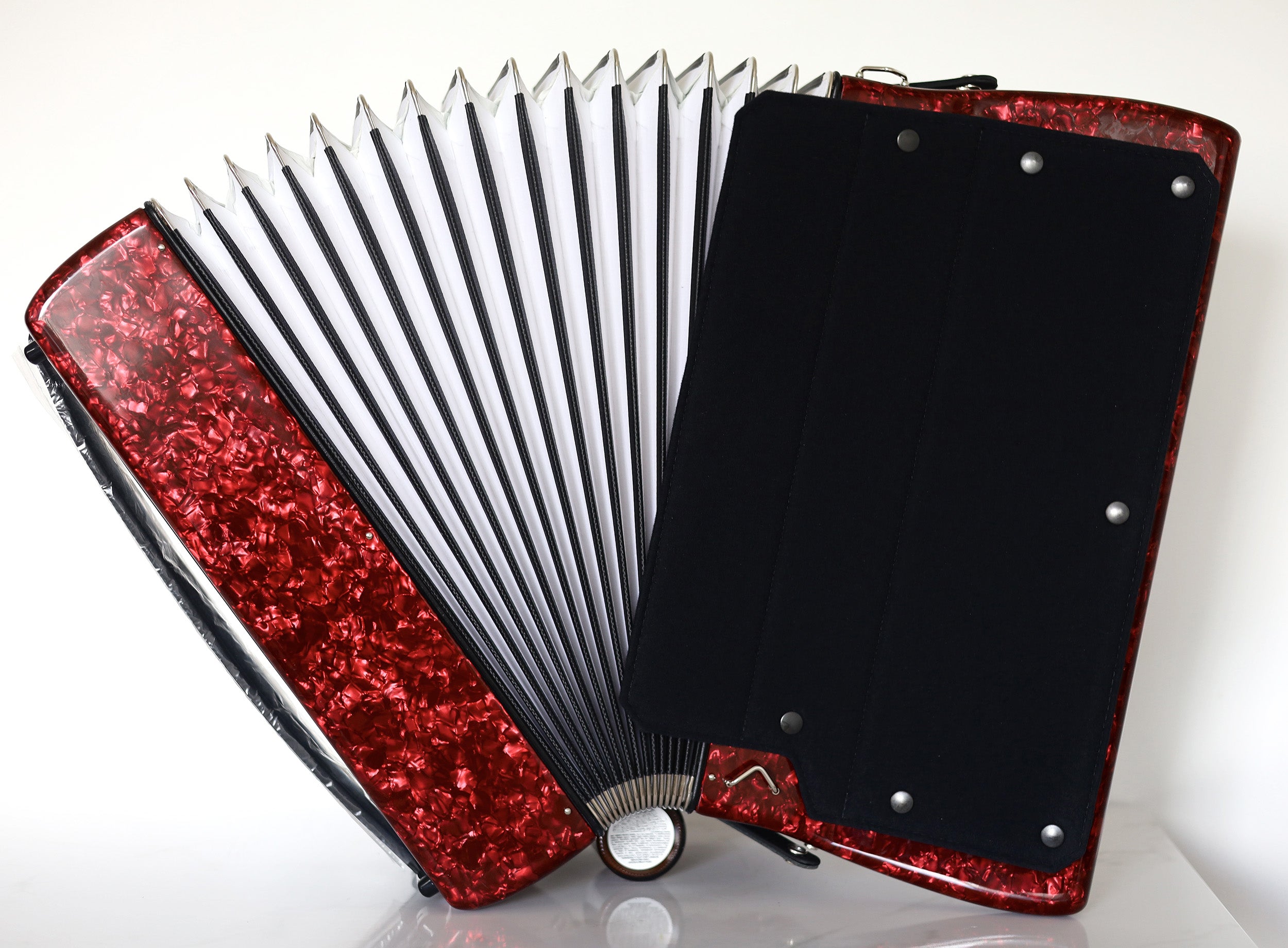NEW Weltmeister Saphir Red Pearl Piano Accordion, made in Germany, 120 Bass buttons, Full-size Keyboard Accordian, incl. Straps and Case, Item Location USA